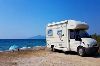 camping-car en bord de mer